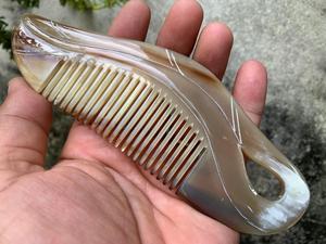 Peine de bolsillo ecológico hecho a mano con cuerno de vaca - Antifrizz para el cuidado diario del cabello y la barba, ideal para regalos de empresa y decoración del hogar - Product Image 5