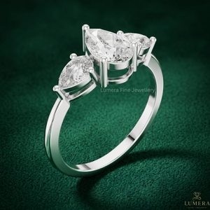 Anillo de compromiso de lujo con tres diamantes en forma de pera, certificado por IGI, disponible en oro de 9KT, 10KT, 14KT y 18KT para mujer, joyería fina. - Product Image 4