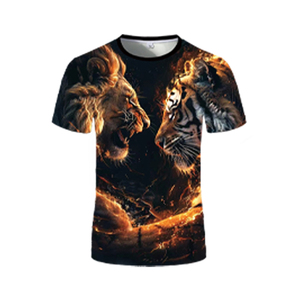 Camiseta de Sublimación 3D con Diseño de Batalla de Tigre vs León - Estampado Artístico de Animales para Hombre - Estilo Urbano con Gráfico de Fuego - "El Poder del León" - Product Image 6