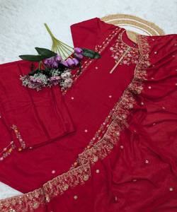 Conjunto de Diseñador Vichitra de Seda con Bordado de Lentejuelas, Top y Pantalón con Dupatta, Ropa Festiva, Precio al por Mayor, Prenda Étnica Roja - Product Image 6