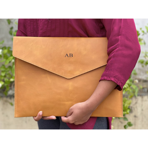Housse d'ordinateur portable en cuir véritable faite à la main Al-Amir, étui de protection RFID personnalisé avec logo monogramme, style enveloppe - Product Image 3