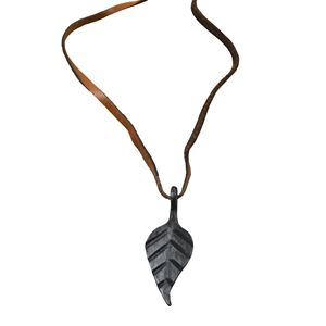 Collar rústico de metal negro con cruz, colgante étnico tribal vintage hecho a mano, joyería con cordón largo - Product Image 6