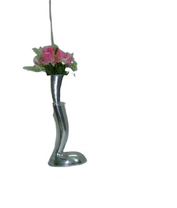 Florero de aluminio de estilo moderno con Acabado niquelado - Product Image 1