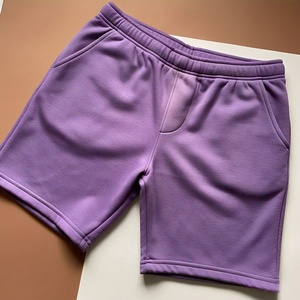 กางเกงขาสั้นผ้าฟลีซสีทึบสำหรับผู้ชายชุดกางเกงขาสั้นสำหรับนักขี่จักรยานลายนูนโลโก้3D ฤดูร้อนของผู้ชาย - Product Image 2