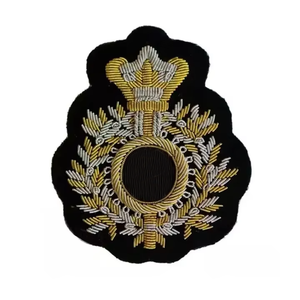 Badges en tissu brodés à la main sur mesure de haute qualité, nouveau style, forme personnalisée OEM, à coudre - Product Image 1