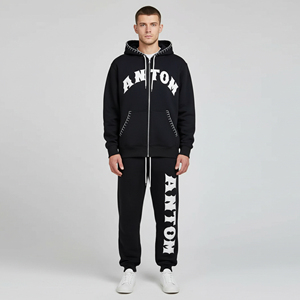 Ensemble de survêtement noir à capuche pour homme avec fermeture éclair intégrale, poches latérales et pantalon assorti – Collection Streetwear Automne - Product Image 2