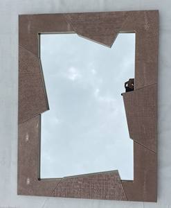 Grand miroir mural décoratif moderne convertible et extensible, gonflable, pour maquillage et salle de bain, fait main en rotin/osier imitation shagreen - Product Image 1