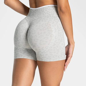 Shorts de yoga sans couture pour femmes, imprimé léopard, effet froncé aux fesses, pour la gym, l'entraînement, le fitness, et shorts de sport taille haute blancs - Product Image 5