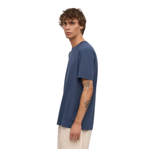 Camiseta de Manga Corta con Cuello Redondo para Hombre, Corte Recto Regular, Jersey Suave, Personalizable OEM, Fabricantes de Ropa Casual al por Mayor - Product Image 3