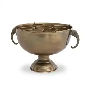 Bol à champagne de style antique pour refroidir les bouteilles, utilisation à la maison et lors de réceptions, avec poignée en forme d'éléphant. - Product Image 1