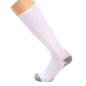 Chaussettes de sport de compression personnalisées pour hommes, conçues professionnellement, en nylon/coton, écologiques, à séchage rapide, pour le basketball et la course à pied - Product Image 2