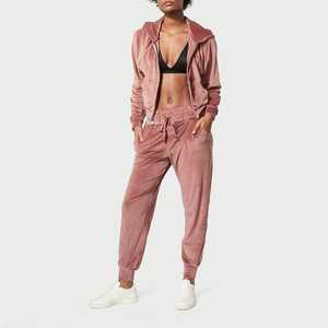 Ensemble de survêtement en velours personnalisé pour femme : sweat à capuche zippé et pantalon de jogging en velours - Product Image 1
