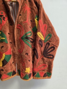 Chaqueta de Terciopelo de Cobre de Lujo con Bordado Suzani para Mujer, Motivo de Loro Colorido, Abrigo Étnico Bohemio, Venta al por Mayor, Exportación de Moda - Product Image 5