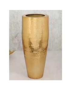 Vase à fleurs en aluminium avec finition plaquée or pour l'agencement de fleurs fraîches dans une maison de style antique - Product Image 1