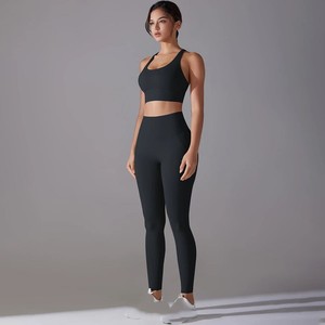 Ensemble de yoga noir sans coutures 2 pièces : Legging taille haute et crop top dos nu sans manches, en Spandex et Polyester imprimé extensible quadridirectionnel - Product Image 1