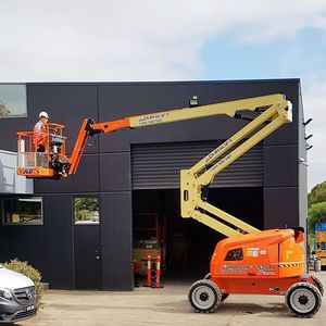 รถกระเช้าไฮดรอลิกแบบยืดหดได้ Qinyun Kinglift เครื่องยนต์ดีเซล บรรทุกได้ 1000 กก. ยกสูงได้ 14 ม. จัดส่งรวดเร็ว - Product Image 3