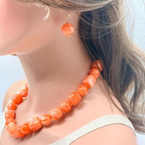 สร้อยคอเรซิ่นประดับลูกปัดสีส้มสไตล์มินิมอลสุดฮิตสำหรับผู้หญิง โดย Universal Overseas INDIA - Product Image 4