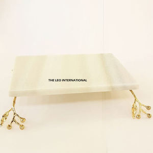 Plateau de service rectangulaire long en aluminium doré texturé, moderne et élégant, plat décoratif créatif en métal pour événements de mariage - Product Image 4