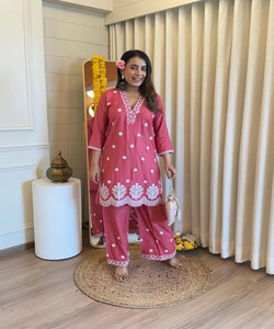 ชุดเซ็ตผ้าเรยอนคอตตอนปักลายใหม่ล่าสุด สำหรับใส่ทำงาน ราคาขายส่ง เสื้อผ้าชาติพันธุ์ รานี - Product Image 1