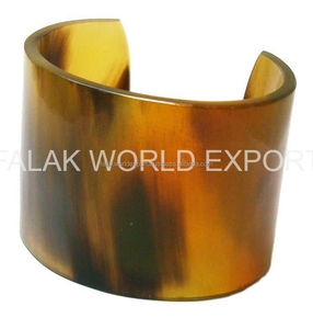 Bracelets de manchette en corne de buffle naturelle Bracelets en corne polie pour femmes Bijoux Boho Accessoires de mode Par FWE - Product Image 4
