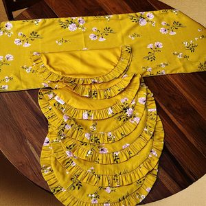 Manteles Individuales Redondos de Lujo PhoolBagan en Amarillo Caléndula, Hechos a Mano con Tela de Algodón y Rayón para Mesa de Comedor - Product Image 3