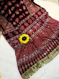 Sari Ajrakh Pure Gajji Bandhej avec superbes broderies miroir et bordure sans miroirs - Product Image 1