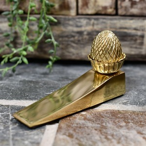 Cale de porte sculpturale d'inspiration vintage pour maisons élégantes - Product Image 1