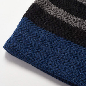 Gorro de Punto con Estampado Inspirado, Suave y Cálido, Estilo Urbano, con Diseño Personalizado, Accesorio de Moda para Mujeres y Hombres - Product Image 6