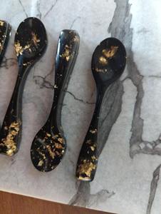 Juego de cucharas de resina con acabado artístico hecho a mano, utensilios de cocina de mango largo para cenas, fiestas y restaurantes - Product Image 3
