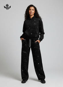 ชุดเซ็ตฮู้ดดี้และกางเกงจ็อกเกอร์ผ้าฝ้ายฟลีซประดับเพชรเทียมสำหรับผู้ชายและผู้หญิง สไตล์สตรีทแวร์ รับผลิตตามแบบ พร้อมปักโลโก้ ขายส่ง OEM - Product Image 2