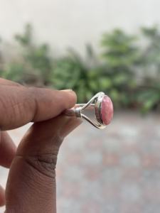 Anillo de Eternidad de Plata de Ley 925 Hecho a Mano con Rodocrosita, Regalo de Boda, Hermosa Piedra Preciosa Natural, Diseño en Forma de Paz, Pavé - Product Image 2