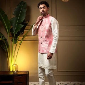 Conjunto de Kurta de Seda de Diseño de Lujo, Estilo Clásico Indio para Hombre, Colección de Pijamas para Bodas, Atuendo Étnico para Fiestas de Boda - Product Image 1