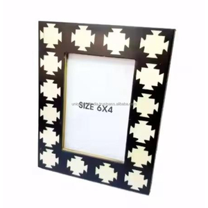 Cadre photo artisanal bleu-noir réglable à bords chevron, décoration artistique moderne en bois pour une présentation de table haut de gamme - Product Image 1