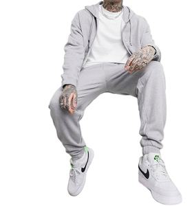 Vente en gros de vêtements de jogging de haute qualité en toute saison avec logo personnalisé vêtements pour hommes coupe ajustée - Product Image 1