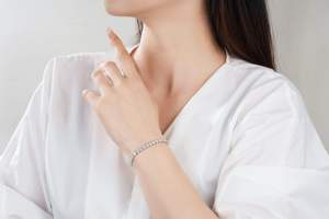 กำไลข้อมือเพชรโมอิสซาไนต์ทรงกลมเจียระไนแบบบริลเลียนท์สำหรับผู้หญิง ดีไซน์คลาสสิก เหมาะสำหรับเป็นเครื่องประดับงานแต่งงาน - Product Image 2