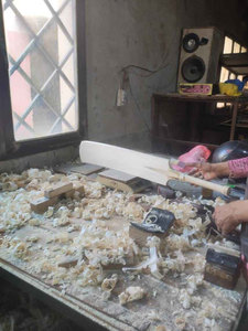 Custom OEM Service Wholesale Customized Hot Sale 2025 Professional Cricket Bats Different Color Manufacture of Cricket Bat - Product Image 5