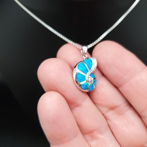 NIKHIL GEMS Pendentif délicat en opale bleue et coquille de nautilus en argent sterling 925, bijou de fiançailles vintage, cadeau pour elle, troisième partie - Product Image 2