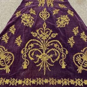 Túnica de Terciopelo Morado Bordada a Mano al por Mayor, Terciopelo Premium con Hilo Metálico Dorado Bordado a Mano - Product Image 4