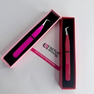Pince à cils professionnelle en acier inoxydable à pointe argentée, revêtement poudré rouge rose, marque privée, pour extensions de cils, emballage inclus - Product Image 1