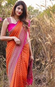 Sari traditionnel KV en soie d'art Zari orange avec bordure, et chemisier de fête réversible infroissable non cousu - Product Image 6
