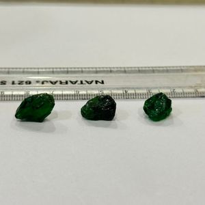 Synthetic Green <b>Garnet</b> Rough Stone 24.30 Carat Loose Raw Green Gemstone AAA Quality Free Size India Wholesale Synthetic Crystal - Product Image 5