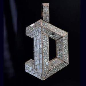 จี้ห้อยคอรูปตัวอักษรฮิปฮอปประดับมอสซาไนต์ทรงเอเมอรัลด์สุดหรู  ทำจากเงินแท้ 925 ชุบทองคำสีกุหลาบ  งานสั่งทำพิเศษ - Product Image 3