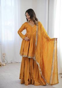 Conjunto Sharara de Diseñador para Fiestas con Trabajo de Espejos y Dupatta de Encaje - Product Image 2