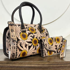 Mejor Oferta: Conjunto de Dos Piezas de Bolso y Cartera de Cuero Grabado a Mano con Diseño de Girasol, Estilo Western, Bolso Bandolera y Conjunto de Equipaje - Product Image 4