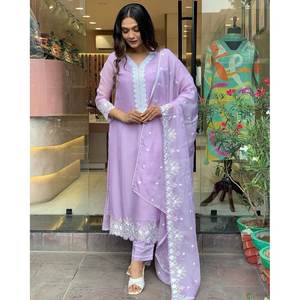 Georgette eith แฟชั่นตัดทำงานด้านบนด้านล่างกับ dupatta ลาเวนเดอร์ - Product Image 1