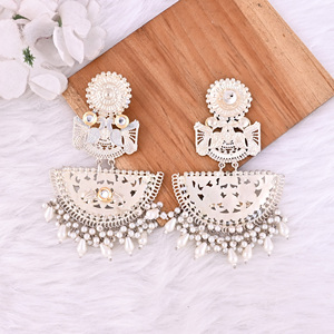 Pendientes Colgantes de Diseño Étnico con Piedras de Perla y Plata Alemana, Estilo Kundan - Product Image 5