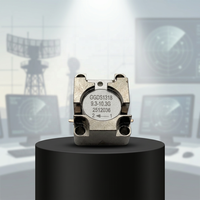 Isolateur RF micro-ondes 8-20 GHz à faible perte d'insertion (0,4 dB) et isolation élevée (23 dB), conception compacte pour systèmes de communication radar
