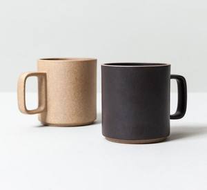 Mug à café en céramique blanche artistique avec motif dessiné à la main, finition lisse, poignée confortable pour le thé, le café, usage quotidien - Product Image 4