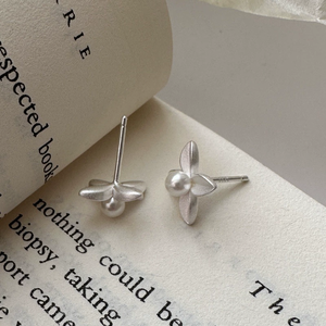 Pendientes de plata 925 con diseño de hoja mate, versión coreana, estilo coreano, joyería retro simple para la oreja - Product Image 3