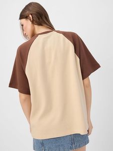 Camisetas Extra Grandes de Algodón Bordadas en Color Marrón con Cuello Redondo y Manga Corta para Mujeres y Niñas - Product Image 2